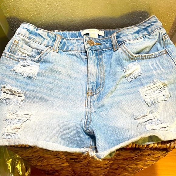 I am selling kids/girl shorts - Picture 2 of 3
